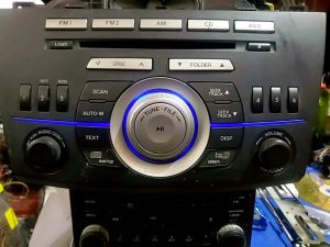 Đầu CD 6 disk Aux của xe mazda