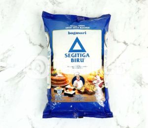 Tepung Terigu Segitiga Biru Premium 1kg: Tepung Protein Sedang