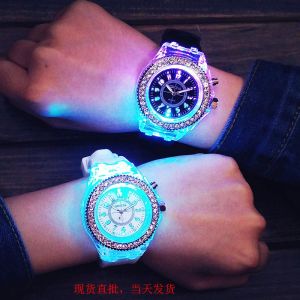 Etherer นาฬิกาเรืองแสงกันน้ำนาฬิกาคู่รักป้องกันการกระแทกนาฬิกาข้อมือกลางคืนเรืองแสงนาฬิกาข้อมือกันน้ำนาฬิกาคู่รักสำหรับนาฬิกานาฬิกาผู้ชายนาฬิกาควอตซ์กีฬาสำหรับผู้หญิงนาฬิกาข้อมือผู้ชายของแท้จากญี่ปุ่นนาฬิกาคู่รักนาฬิกาข้อมือสตรีมีตราสินค้าดั้งเดิม