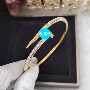 ＜1122＞  Gelang Paku Trend Keperibadian Selebriti Internet V Emas Bermutu Tinggi Tidak Pudar Warna Gesper Gelang Wanita Elegan Berlian Perhiasan