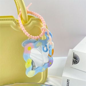 Y2K2 หมีน้อย พวงกุญแจการ์ตูนกระจกดอกไม้ขนาดเล็ก ดอกทิวลิป อะคริลิค พวงกุญแจเครื่องสำอางรูปหมีน้อย จี้ห้อยกระเป๋า มินิมินิ พวงกุญแจกระจกรูปดอกไม้แบบพกพา อุปกรณ์เสริมกระเป๋า