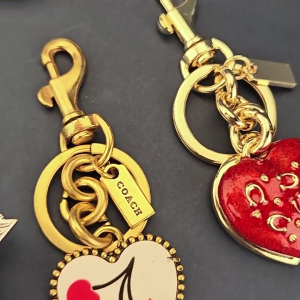 Fashion Heart Shape Key Pendant Alloy Texture Hanging Ornament Suitable for Adding Sophistication to Your Accessories