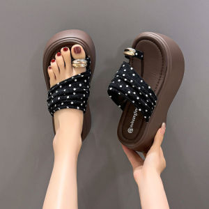 [Free Shipping] Thick-Soled Height-Increasing Slip-On Sandals For Women Perfect For Summer Wear Comfortable And Not Tiring On The Feet 2026 New Style Toe-Covering Polka Dot Platform Sandals