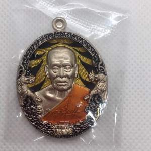 หลวงพ่อพัฒน์ วัดห้วยด้วน รุ่นราชาพยัคฆ์ เนื้ออัลปาก้าลงยาเหลืองลายเสือ