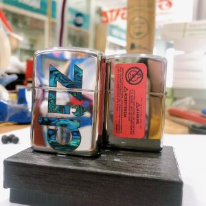 Bật lửa Zippo Armor vỏ dầy khắc ăn mòn khảm xà cừ chữ ZIP Vỏ bằng đồng có tem đỏ