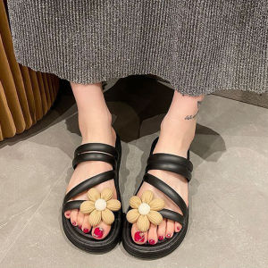 PiShops ไม่มีไม่ได้แล้ว รองเท้าแตะเท่ๆ รองเท้าใส่ในบ้าน รองเท้าแตะหญิง มาแรงมาก ทรงสวยน้ำหนักเบา วัสดุทนทาน มีตัวติดการ์ตูนเป็นน้องฟองน้ำ สุดฮิตใครเห็นต้องซื้อตาม สีสวยมากก