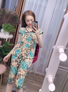 Đồ bộ trung niên cho mẹ/ set mặc nhà cho bà bông hoa nền kem. Size 45-60kg. Chất thun lạnh co giãn 4 chiều.