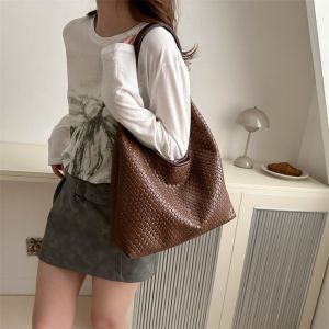 CRNGW Aesthetic Woven Braided Satchel PU Leather Large Capacity Hobo Bag Simple Single Shoulder Underarm Bag Ladies