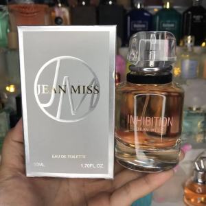 น้ำหอมผู้หญิง กลิ่นหอมหรูหราของดอกไม้สีขาว ให้ความละมุน ละเอียดอ่อน แบบลุคผู้ดีดูแพง