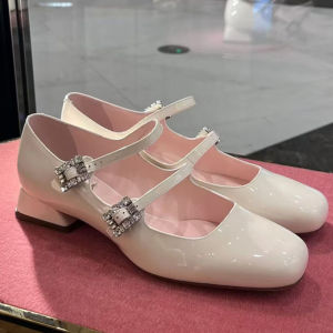 ⚡Amandad Stores⚡รองเท้าแมรี่เจนแฟชั่น rhinestone สำหรับผู้หญิง รองเท้าส้นสูงหัวเข็มขัดสแควร์หนา รองเท้าหนังผู้หญิงที่สง่างาม รองเท้าแต่งงานสีแดง