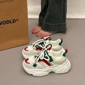 Giày thể thao lưới độc đáo cho phụ nữ với giá khuyến mãi 2024 Giày thể thao mùa xuân và mùa hè phong cách mới đa năng thoáng khí đế dày cho sinh viên