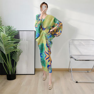 Miyake ชุดเดรสแขนจีบ Dolman พิมพ์ลายกราฟฟิตีขนาดใหญ่แฟชั่นสีสดใสสําหรับผู้หญิงมีจีบ X183