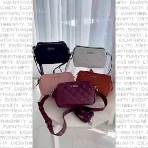 Gue Ss New Castle Quilted Zip - Top Crossbody Bag