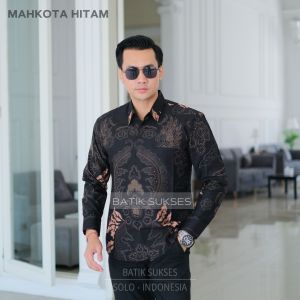 MAHKOTA HITAM Kemeja Batik Pria PREMIUM Slimfit Lapis Furing Lengan Panjang Bahan Katun Halus Batik Solo Sukses / Hem Batik Pria Lengan Panjang Slimfit Premium / Baju Batik Pria Premium Slimfit Warna Hitam COKLAT