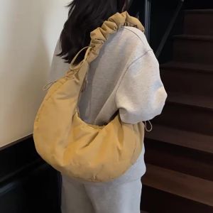 Túi bánh bao nữ mẫu mới túi đeo vai công sở túi tote vải nylon túi đeo chéo dung tích lớn phong cách học sinh túi mây.