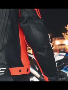 HNJ หมวกกันน็อคมอเตอร์ไซค์สำหรับผู้ชายใช้ได้ทั้งสี่ฤดูหมวกกันน็อคแบบเต็มสำหรับคู่รักหญิงหมวกกันน็อคมีปีกหลังใหญ่ 3C รับรองมาตรฐานแห่งชาติ