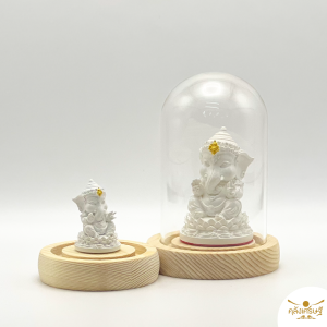 องค์พระพิฆเนศปางเด็ก มีให้เลือก 4 สี 4 ความหมาย ของมงคลสายมูที่ควรมี มาพร้อมที่ครอบแก้วฐานไม้ 2 ไซส์