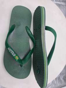 Classic mens slippers suitable for both indoor and outdoor use material rubber