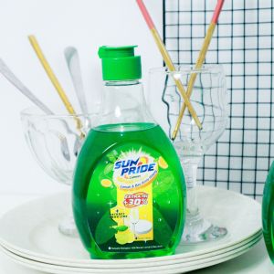 SUNPRIDE LEMON Sabun Cuci Piring Botol 550  ml - bukan sunlight / mama lemon