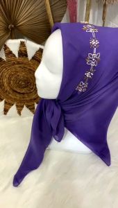 Hijab segi 4 bella Squer hijab segi 4 bella payet bando hijab segi 4 payet kupu-kupu payet dijait dn ngak mudah copot ukuran 115x115 bisa COD Aqilla Olshop