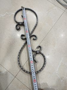 Con tiện sắt nghệ thuật trang trí cầu thang ban công