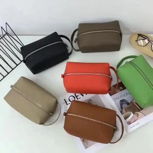 Customized Letters  Cow Leather High Quality Wash Bag Large Capacity Genuine Leather Travel Portable Cosmetic Bag For Women2026