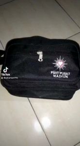 Tas PSHT setia hati keren bordiran awet-TAS TEMPAT MORI PSHT BORDIR/TEMPAT MORI PSHT-Tas Selempang Pria Kasual Polos Hitam Slempang Cowok Keren Slingbag Bahu Pria wanita-TAS PRIA WANITA MURAH COD-TAS HITAM SRIKANDI-TAS MURAH 30 CM