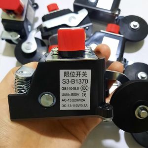 Công tắc hành trình thang máy thường đóng S3-B1370 và thường mở S3-B1371