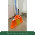 Sapu lantai nilon dragon broom nylon gagang panjang. 