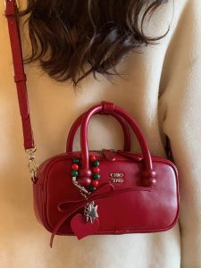 Túi Đeo Chéo Cầm Tay Chl0 Màu Đỏ Kèm Charm Xinh Xắn Size 22cm (Auth Tuồn)