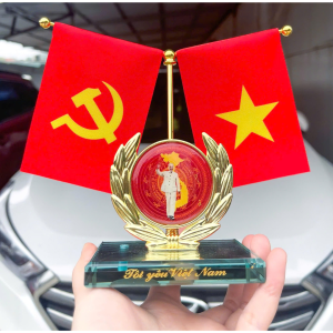 Bộ cờ trang trí taplo ô tô bàn làm việc Tôi Yêu Việt Nam tặng kèm tinh dầu nước hoa cao cấp