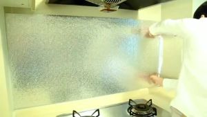 Cuộn 2m dán bếp tráng nhôm cách nhiệt khổ 60cm Vòng tròn bạc keo sẵn bóc dán