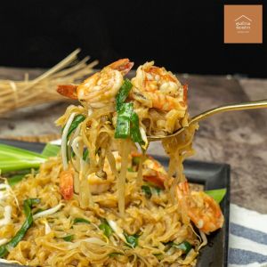 ผัดหมี่โคราช พร้อมน้ำปรุง รสจัดจ้าน แพ็คใหญ่ 4ห่อ ตำหนักทอง 800กรัม