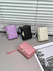 กระเป๋าสตางค์ผู้หญิง 2023 กระเป๋าสตางค์ผู้หญิงแบบสั้นใหม่ กระเป๋าใส่เหรียญสองในหนึ่ง สไตล์ชาแนลขนาดเล็ก คลิปไข่มุก กระเป๋าพับ Hot