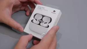 Miếng Dán Kim Loại Cao Cấp Chống Bụi Bảo Vệ Hộp Sạc Tai Nghe Airpods Pro 3 2 1 Airpods 4 3 Ahastyle Njoyshop