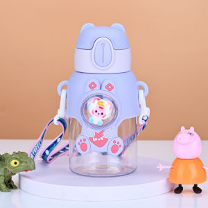 กระติกน้ำ กระบอกน้ำ กระติกน้ำเด็กลายหุ่นยนต์ ขนาด 650ml พร้อมฝาครอบกันรั่วมีสายคล้อง น้ำหนักเบาและพกพาสะดวก