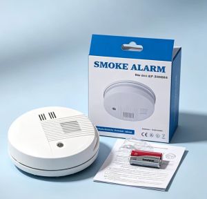 Dual‑Power Smoke Alarm 220V AC Main with 9V DC Backup Battery 85dB High‑Sensitive Smoke Detector Low Voltage Reminder Fire Alarm Sensor for Home Apartment Store Warehouse Ceiling Safety Monitoring