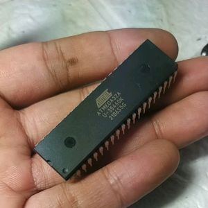 IC Atmega 32 PU original asli kosong blm ada rupa dijamin tidak error bisa untuk dipakai Pom Mini atau rakitan arduino menimbulkan program ada harga