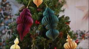 AKA 2026 New Design 4pcs Set Christmas Balls and Christmas Tree Hanging Ornaments Mini Christmas Tree For Table Green Christmas Decor for Christmas Tree Home Holiday Decorations Party Room Window Pendant Decor
