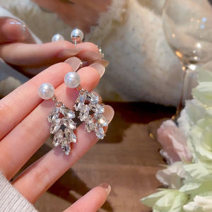 Fashionable Ring Gift 轻奢超闪锆石麦穗流苏耳环女复古小众个性珍珠耳钉高级感气质耳饰
