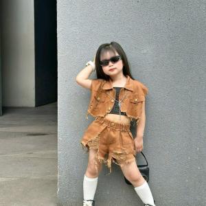 X16_ Sét Bộ Kaki NÂU kèm áo dây đen. 3 Chi tiết bé gái