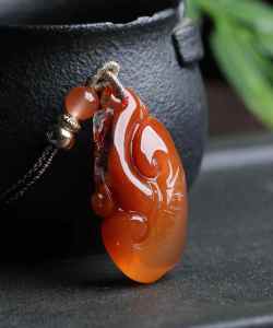 Pure natural crystal yellow rabbit fur crystal pendant with extremely smooth color and a full shape. It is extremely beautiful and comes with a national inspection certificate. You can purchase it with confidence.