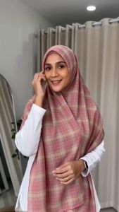 Womens Long Checkered Chiffon Hijab Shawl Vintage Plaid Scarf Chic Hijab Shawl and Headscarf for Casual Outfits