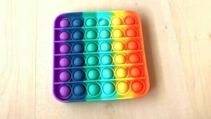 Mainan anak pop it rainbow jumbo murah pop it pelangi bahan silicone mainan peningkat sensorik anak motif random