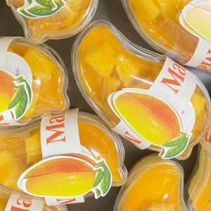 Comes with stickers 50Pcs Mango Shape Mousse Dessert Box With Lid Mango Transparent Plastic Box