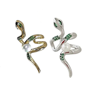 Lightweight Snake Ear Clip Travel Friendly Earrings Unique Snake Designs Ear Cuff for Fashion Forward Individuals