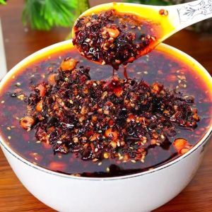 Guizhou specialty garlic oil chili red oil sea pepper oil splashed with chili spicy salad bibimbap noodles chili oil