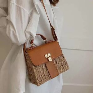 กล่องสานใหม่ สามารถสะพายแบบ cross-body หรือถือได้  ฝีมือประณีต(จัดส่งจากกรุงเทพ)B163