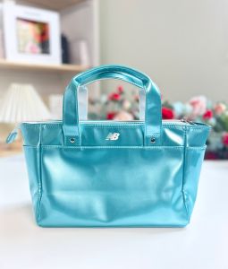 กระเป๋าถือ จุของได้เยอะ สีน่ารักมาก