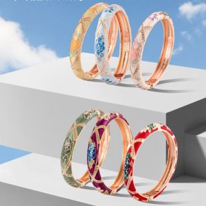 DAN S แบบดั้งเดิมดั้งเดิม กำไลข้อมือวินเทจ ของจีน กำไลข้อมือคู่ กำไลดอกไม้กลวงออก กำไลข้อมือบนมือ ชนเผ่าชาติพันธุ์ กำไลข้อมือผู้หญิง สาวๆ